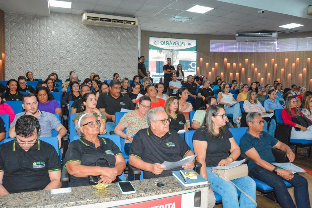 Reunião de planejamento da Secretaria de Educação e Juventude define diretrizes para o ano letivo de 2024